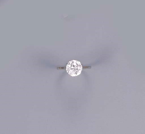 A DIAMOND SINGLE-STONE RING