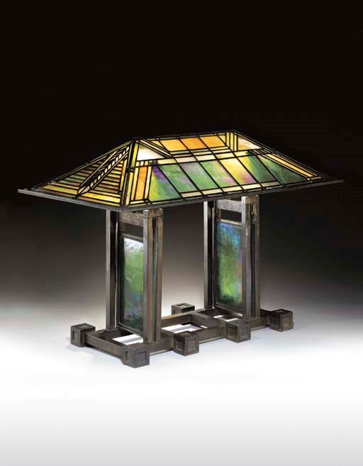 AN IMPORTANT LEADED GLASS AND BRONZE TABLE LAMP