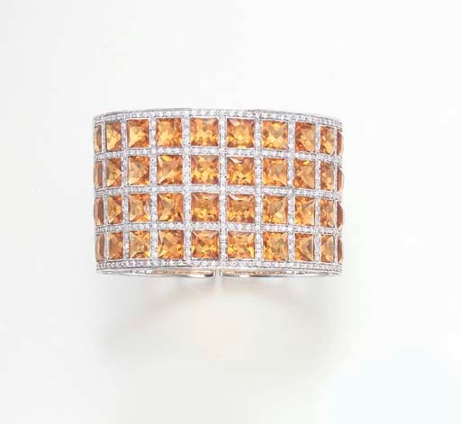 AN ORANGE GARNET CUFF BRACELET