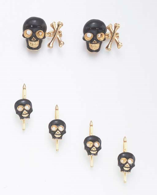 AN ENAMEL "SKULL AND CROSS BONES" DRESS SET