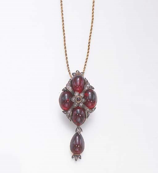 A GARNET AND DIAMOND PENDANT NECKLACE