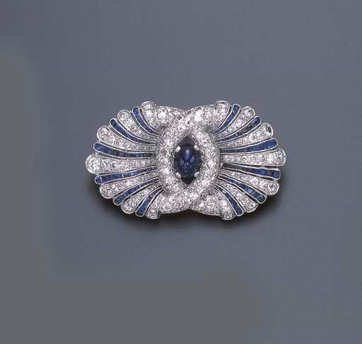 AN ART DECO SAPPHIRE AND DIAMOND BROOCH