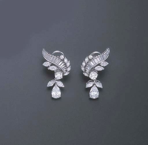 A PAIR OF DIAMOND EAR PENDANTS