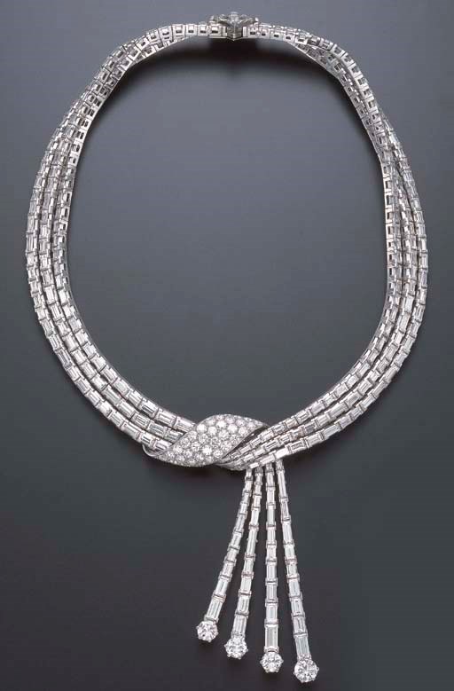 A SPECTACULAR DIAMOND NECKLACE