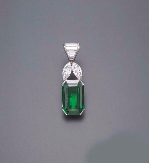 AN IMPRESSIVE EMERALD AND DIAMOND PENDANT