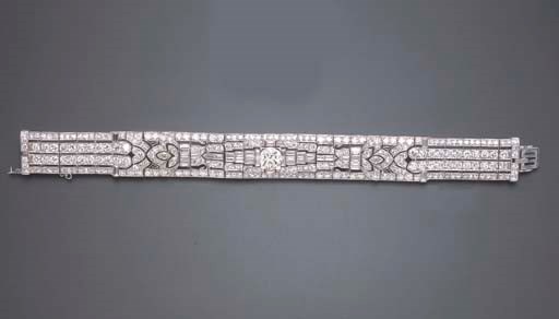 AN ART DECO DIAMOND BRACELET