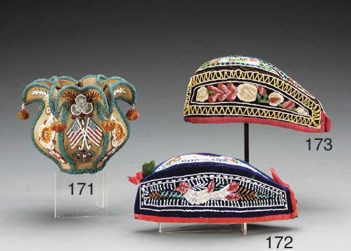 AN IROQUOIS BEADED CLOTH HANDBAG