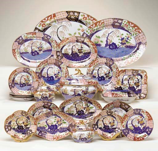 A COALPORT IMARI PART DINNER AND DESSERT SERVICE