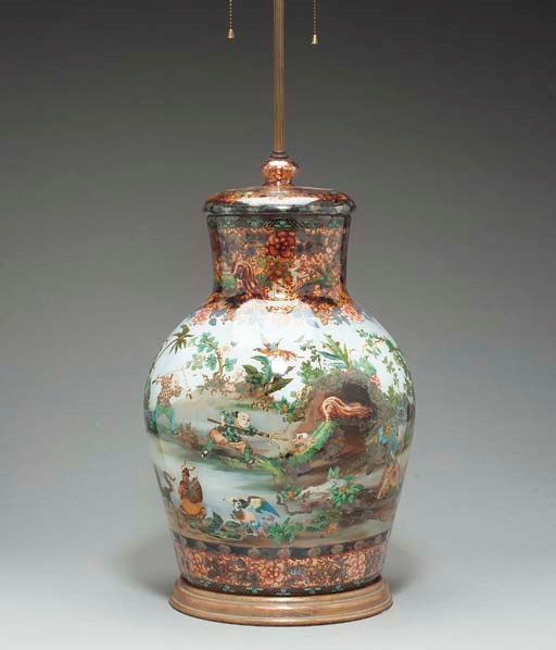 A REVERSE-PAINTED AND DECALCOMANIA GLASS BALUSTER-FORM LAMP,