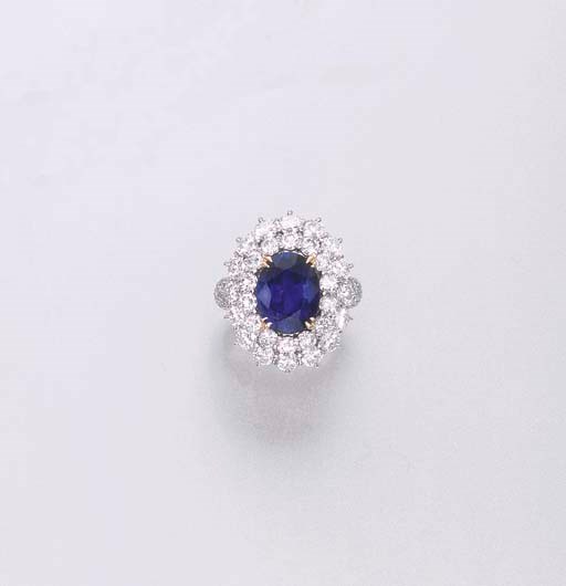 A SAPPHIRE AND DIAMOND CLUSTER RING