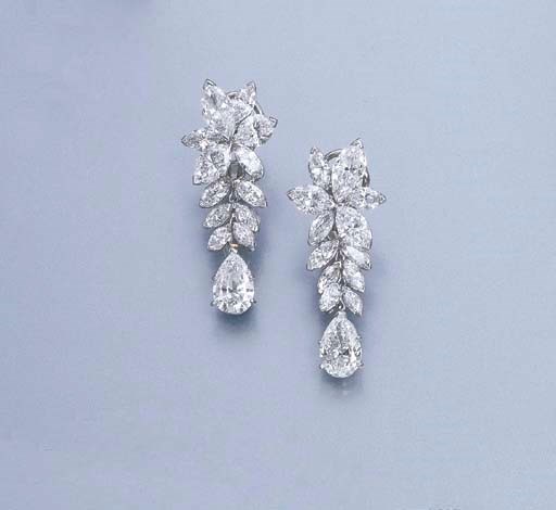 A PAIR OF DIAMOND EAR PENDANTS