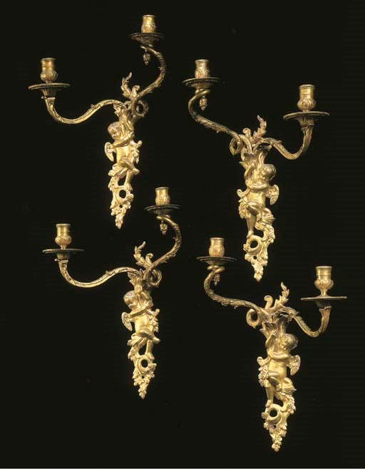 SUITE DE QUATRE APPLIQUES DE STYLE REGENCE