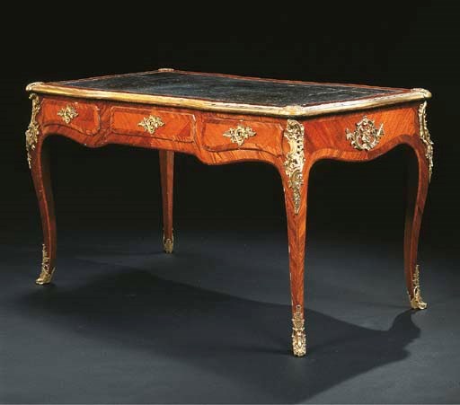 BUREAU PLAT DE STYLE LOUIS XV