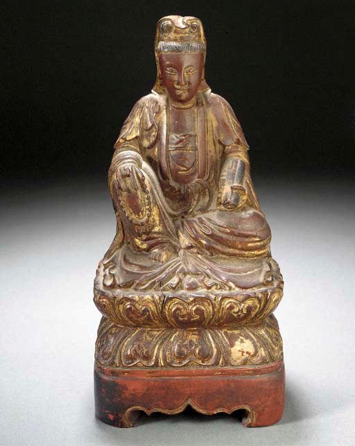 A CHINESE GILT WOOD CARVING OF GUANYIN
17TH/18TH CENTURY