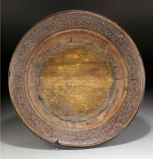 A CHINESE LARGE LACQUERED WOODEN BOWL
16TH/17TH CENTURY