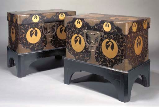 A PAIR OF JAPANESE LACQUER HASAMIBAKO (CHESTS)
19TH CENTURY
