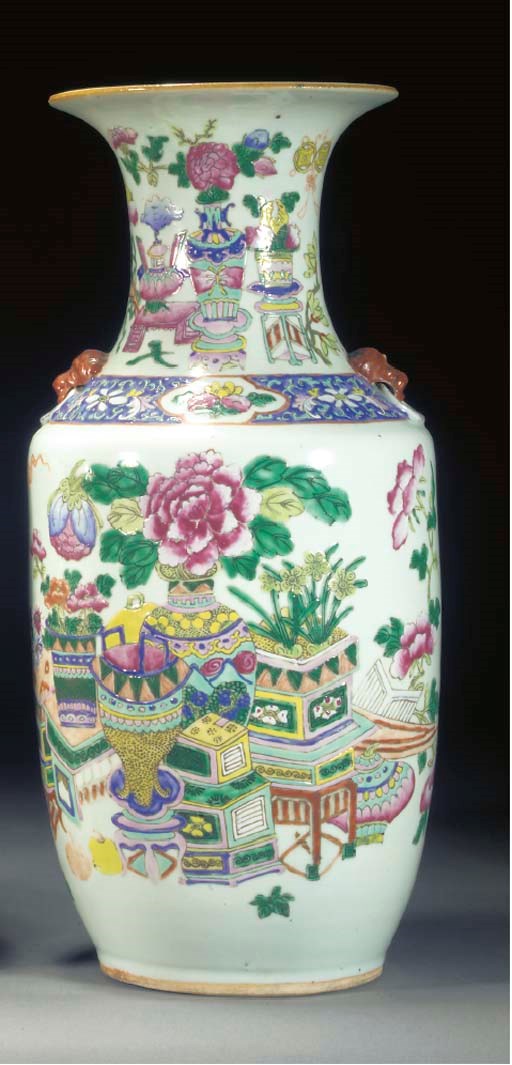A FAMILLE ROSE VASE
19TH CENTURY