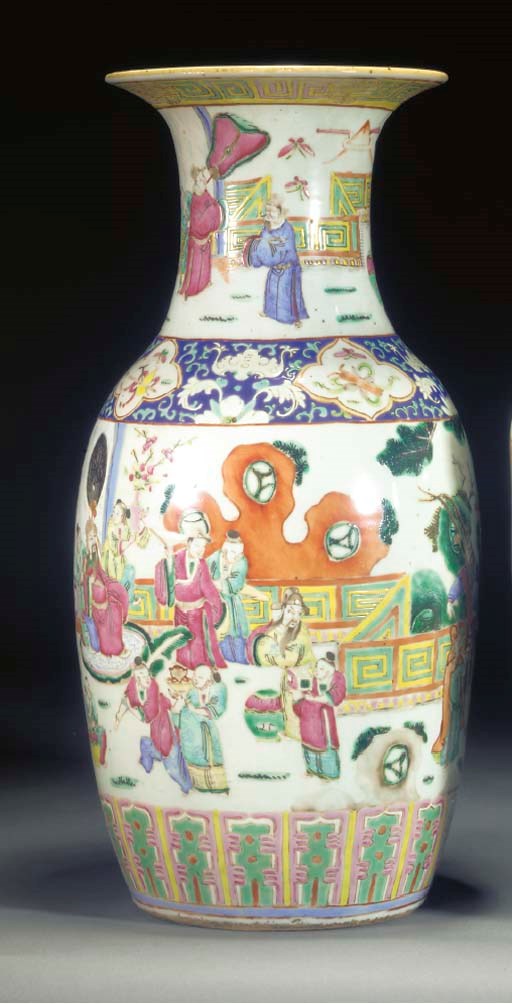 A FAMILLE ROSE BALUSTER VASE
19TH CENTURY