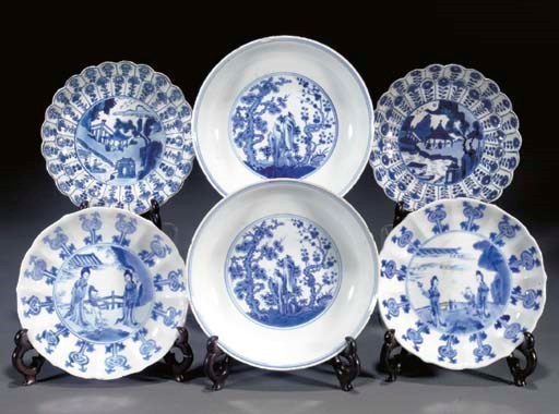 A PAIR OF BLUE AND WHITE LOBED SAUCER DISHES
CHENGHUA SIX CHARACTER MARKS, KANGXI