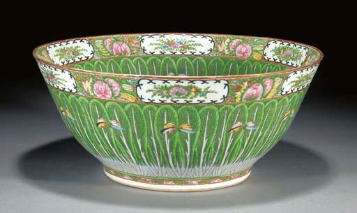 A CANTONESE PUNCH BOWL
20TH CENTURY