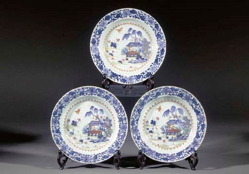 EIGHT FAMILLE ROSE AND UNDERGLAZE BLUE AND WHITE SOUP PLATES
QIANLONG