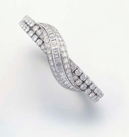AUDEMARS PIGUET. AN ELEGANT LADY'S PLATINUM AND DIAMOND-SET RECTANGULAR WRISTWATCH WITH BRACELET