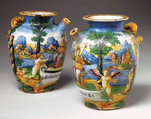 PAIRE DE CHEVRETTES EN MAJOLIQUE D'URBINO (ATELIER FONTANA) DU XVIème SIECLE