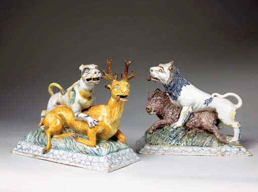 PAIRE DE GROUPES EN FAIENCE PEUT-ETRE DE BRUXELLES DU XVIIIème SIECLE