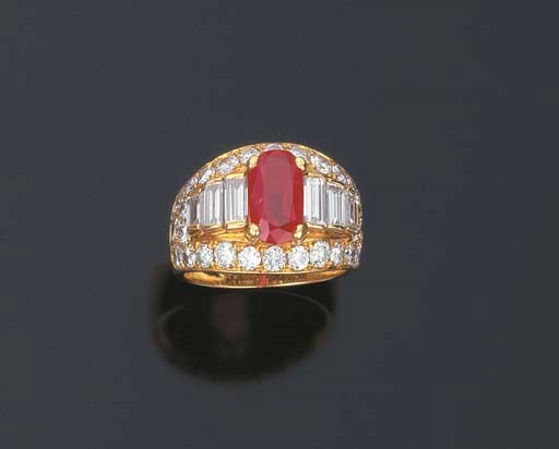Anello con rubino e diamanti