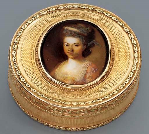 A LOUIS XVI TWO-COLOUR GOLD BOÎTE-À-MINIATURE