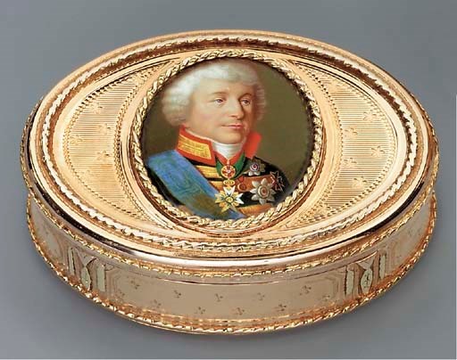 A LOUIS XVI TWO-COLOUR GOLD SNUFF-BOX SET WITH AN ENAMEL MINIATURE