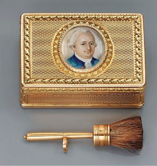 A LOUIS XVI DOUBLE-OPENING TWO-COLOUR GOLD BOÎTE-À-MOUCHES SET WITH A MINIATURE