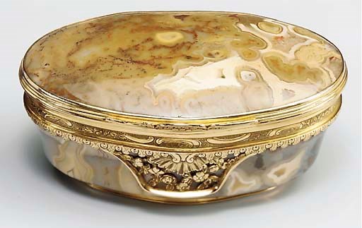 A GEORGE III GOLD-MOUNTED HARDSTONE SNUFF-BOX
