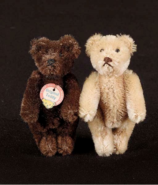 A Steiff miniature teddy bear