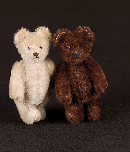 A Steiff miniature teddy bear