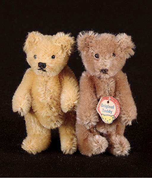 A Steiff miniature teddy bear