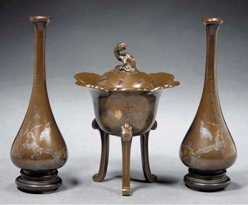 A bronze tripod Koro and cover
Meiji Period, Hattori impressed marks