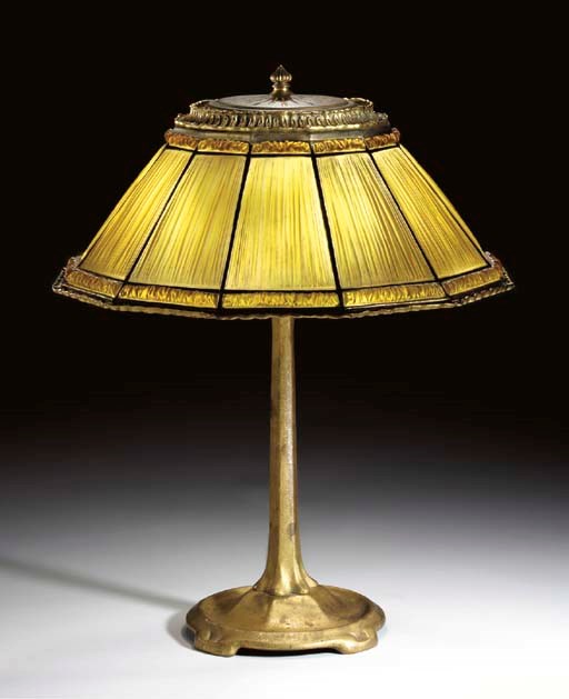 A 'FAVRILE FABRIQUE' LEADED GLASS AND GILT BRONZE TABLE LAMP
