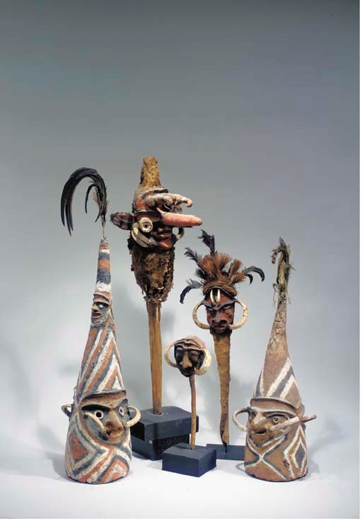 CINQ STATUETTES CEPHALOMORPHES