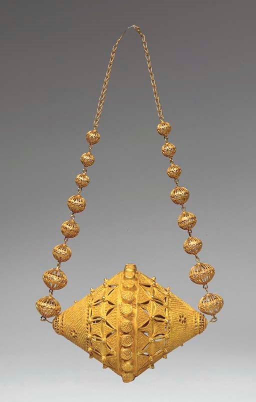 GRAND PENDENTIF AVEC SA CHAINE EN OR-FETICHE PEUL