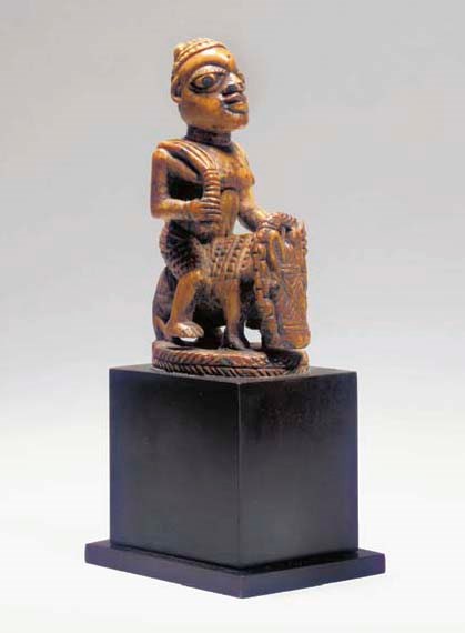 CAVALIER EN IVOIRE OWO