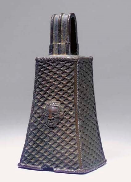 CLOCHE EN BRONZE DU BENIN