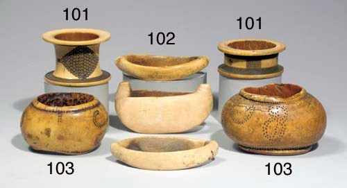 TROIS BRACELETS EN IVOIRE