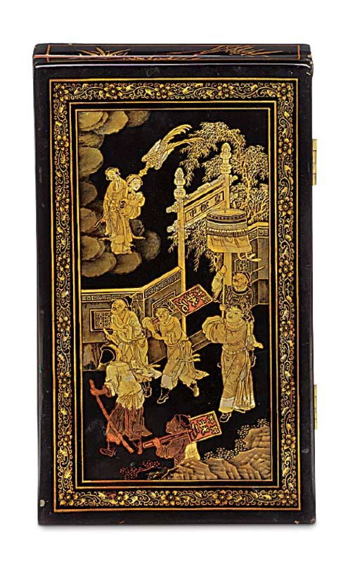 A CHINESE EXPORT BLACK AND GOLD LACQUER BOX