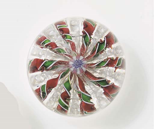 A St. Louis red and green crown weight
