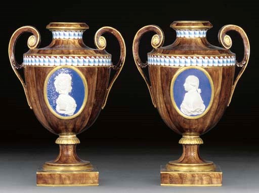 A pair of Vienna bois simule two-handled vases