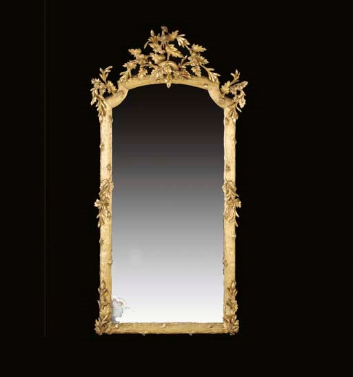 A CONTINENTAL GILTWOOD MIRROR,