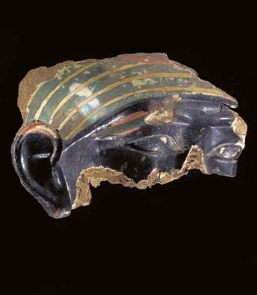 FRAGMENT DE MASQUE FUNERAIRE