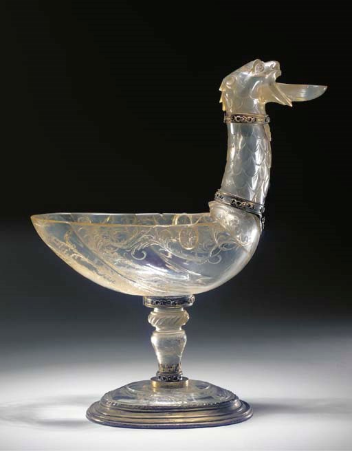 NEF EN CRISTAL DE ROCHE EN FORME DE CANARD STYLISE A TETE DE LION DANS LE STYLE DU XVIIEME SIECLE
