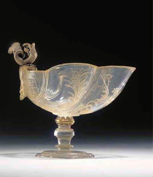 COUPE EN CRISTAL DE ROCHE EN FORME DE COQUILLAGE
